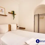 Air-conditioned In Old Apartment