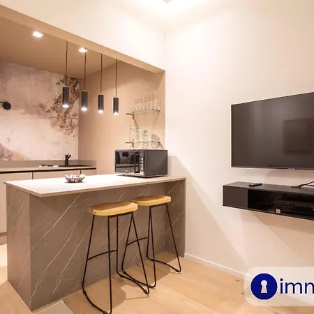 Air-conditioned In Old