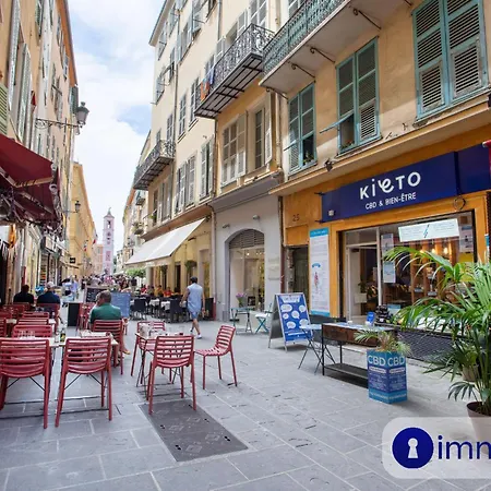 Air-conditioned In Old Nice