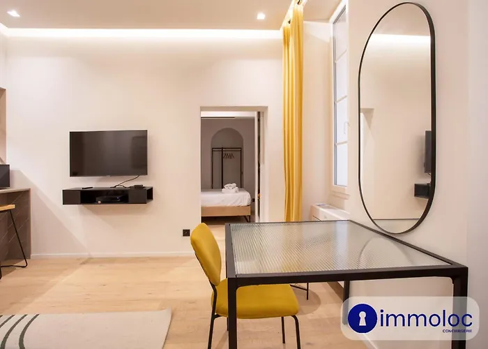 Air-conditioned In Old Apartament *