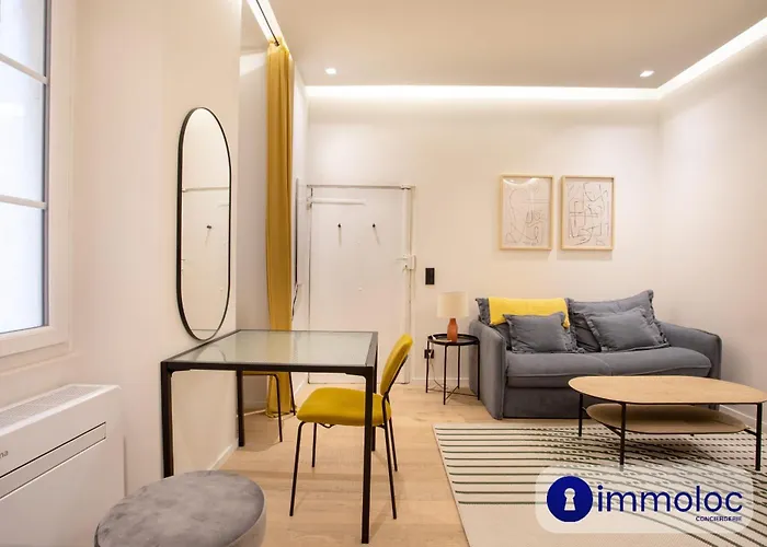 Air-conditioned In Old Apartament *
