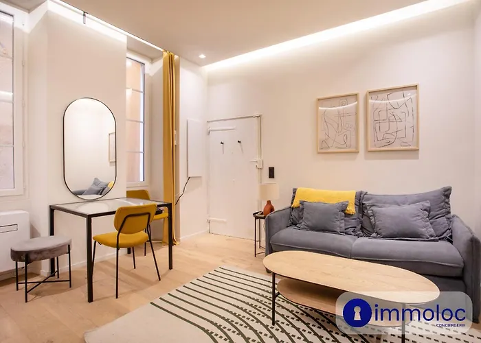 Air-conditioned In Old Apartament Nicea