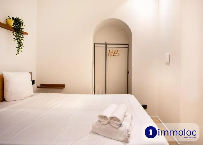 Air-conditioned In Old Apartament Nicea
